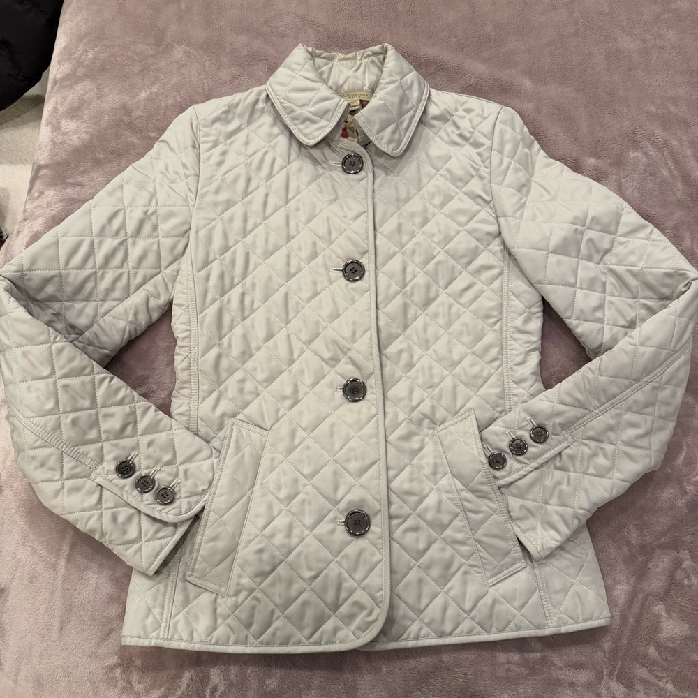 Burberry diamond quilted jacket in trench silver xs